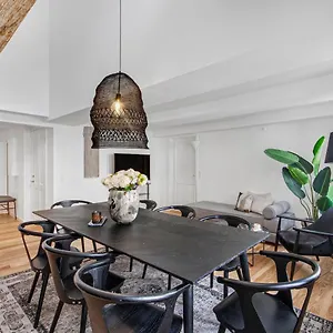 Sanders Regent - Smart Two-bedroom Near Square Appartement