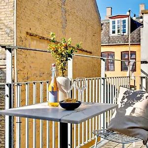 Apartamento Sanders Leaves - Charming Three-bedroom In Downtown