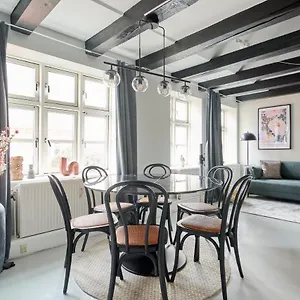 Unique 2 Bedroom Duplex W Exposed Beams In Cph Appartement